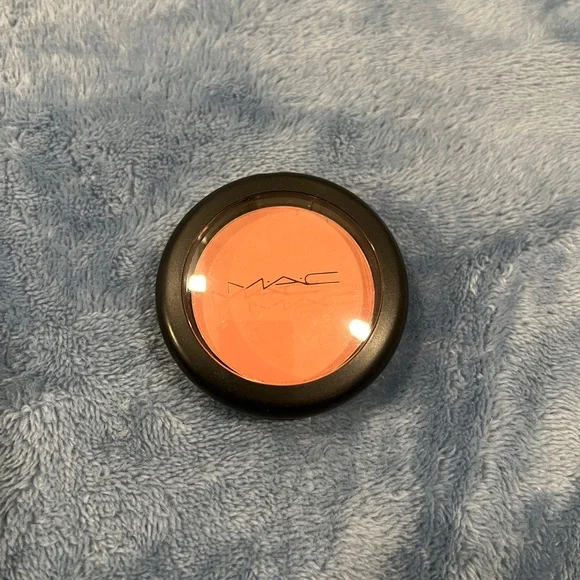 MAC Cosmetics Sheertone Powder Blush in Peaches - Picture 1 of 3
